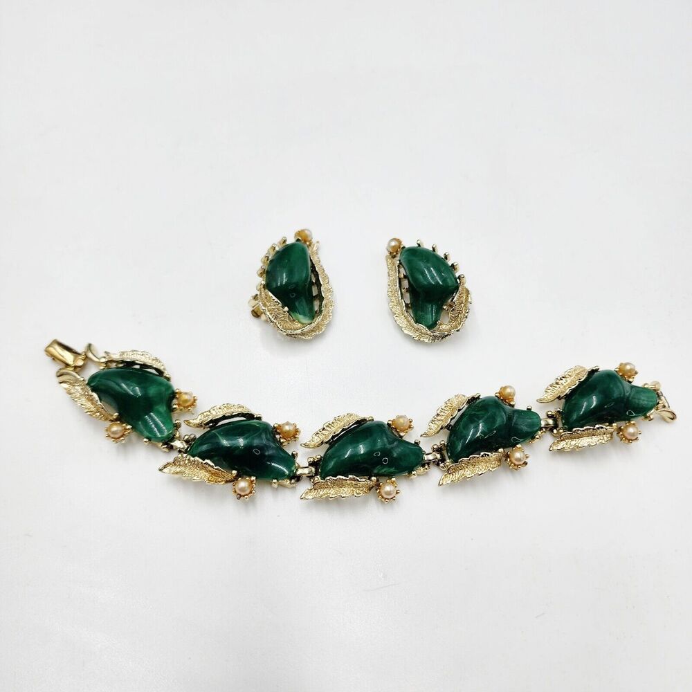 Vintage Coro Clip On Earring Bracelet Set Green Faux Peking Glass Demi Parure
